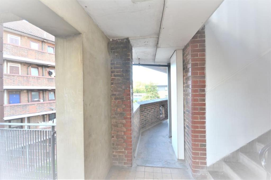 Lovely 4 Bedroom Apartment Close To The City Walking Distance From The Rivere View ลอนดอน ภายนอก รูปภาพ
