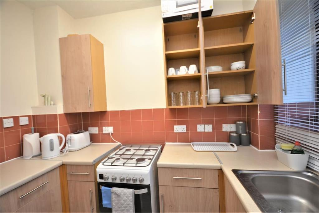 Lovely 4 Bedroom Apartment Close To The City Walking Distance From The Rivere View ลอนดอน ภายนอก รูปภาพ