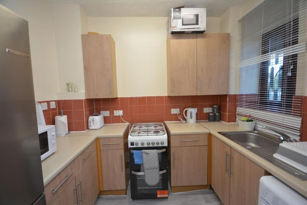 Lovely 4 Bedroom Apartment Close To The City Walking Distance From The Rivere View ลอนดอน ภายนอก รูปภาพ